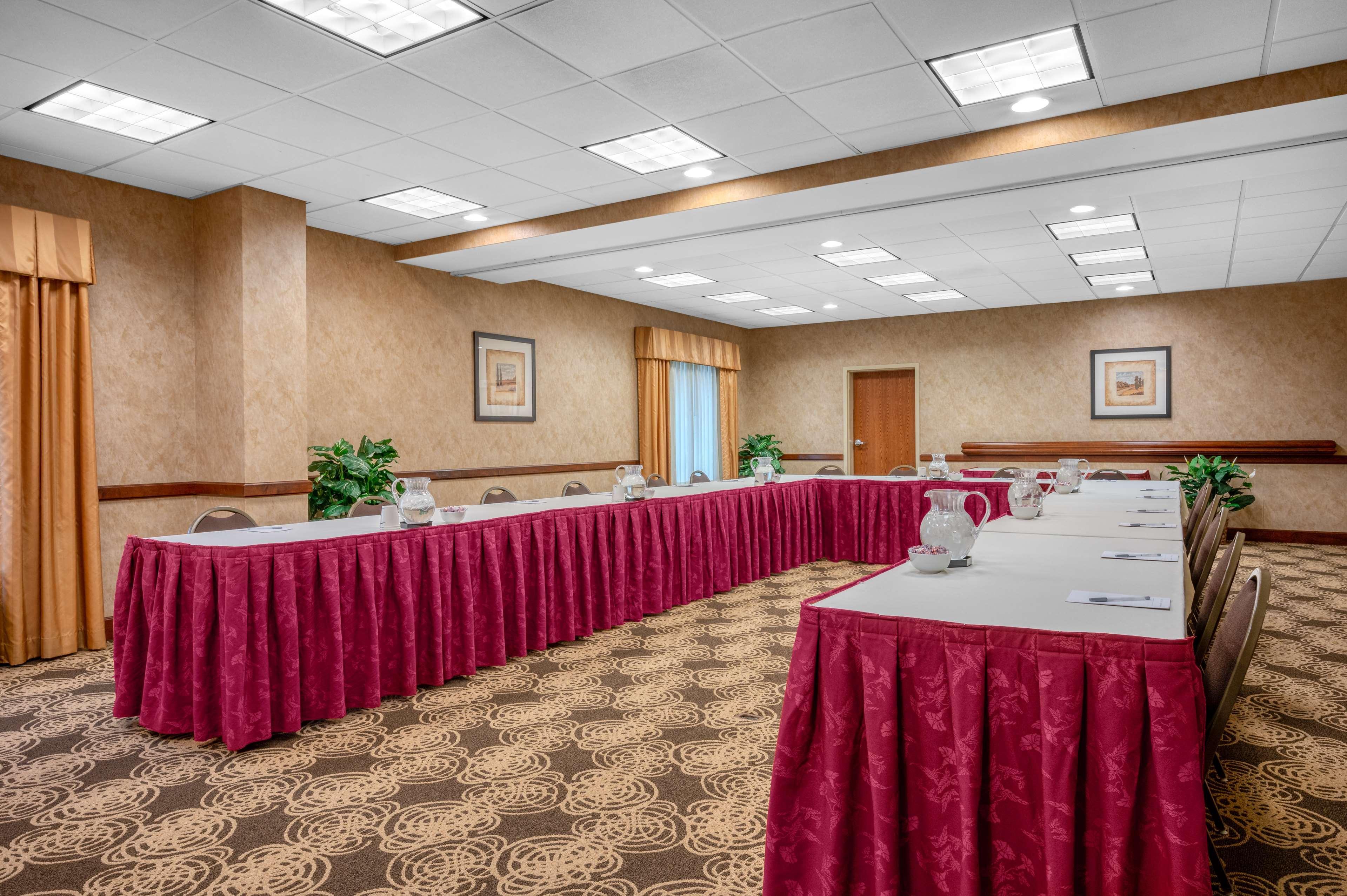 Hampton Inn Raynham-Taunton Экстерьер фото
