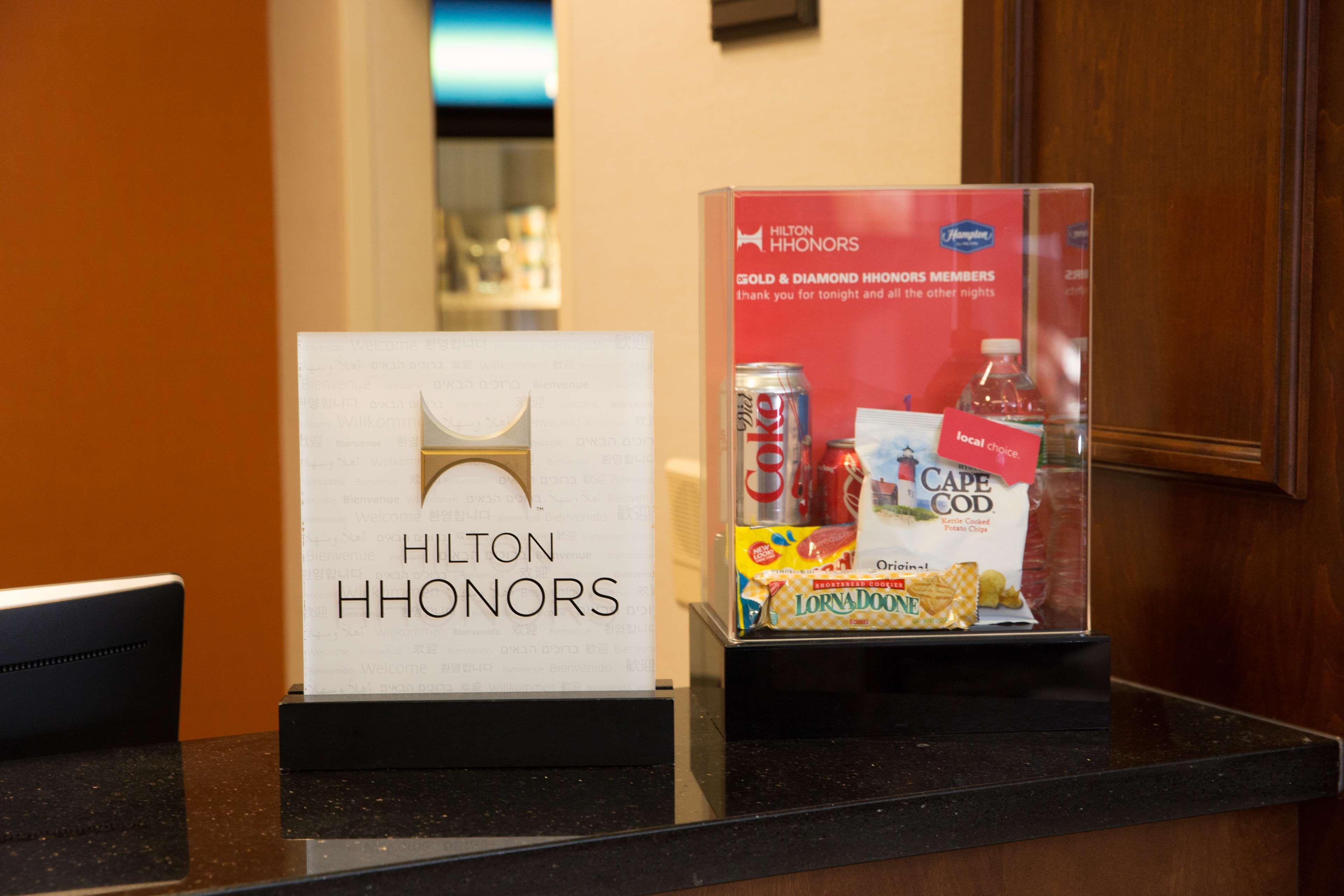 Hampton Inn Raynham-Taunton Экстерьер фото