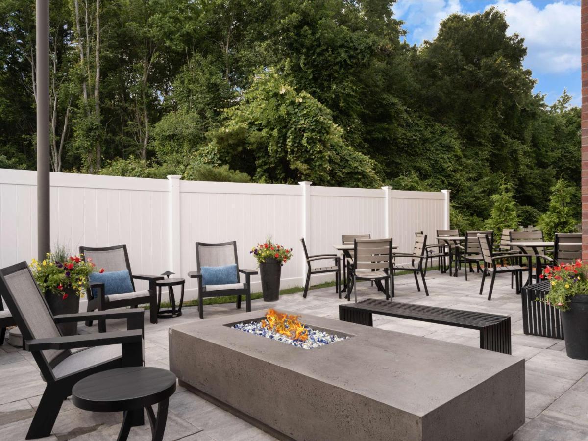 Hampton Inn Raynham-Taunton Экстерьер фото