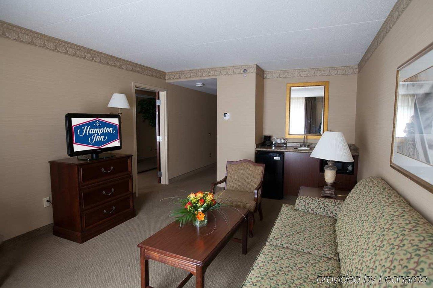 Hampton Inn Raynham-Taunton Номер фото