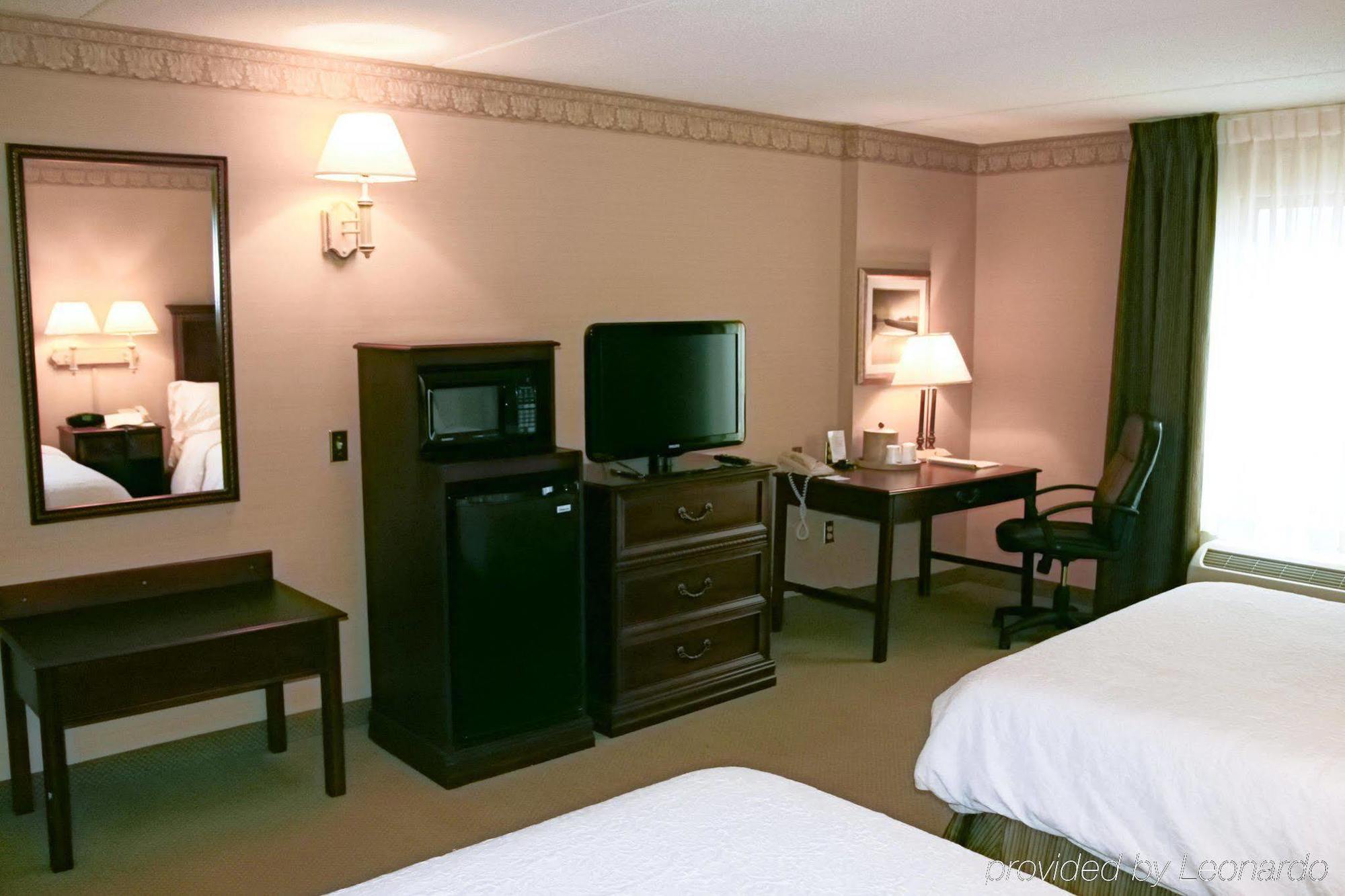 Hampton Inn Raynham-Taunton Экстерьер фото