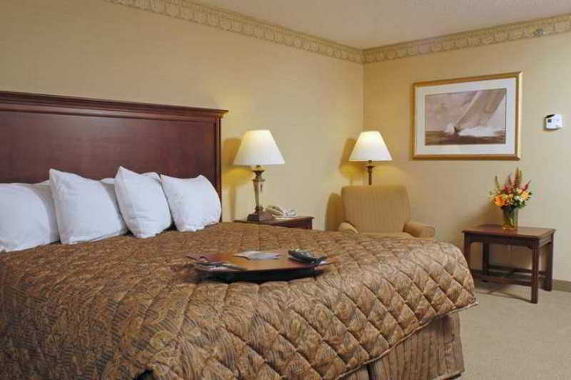 Hampton Inn Raynham-Taunton Номер фото