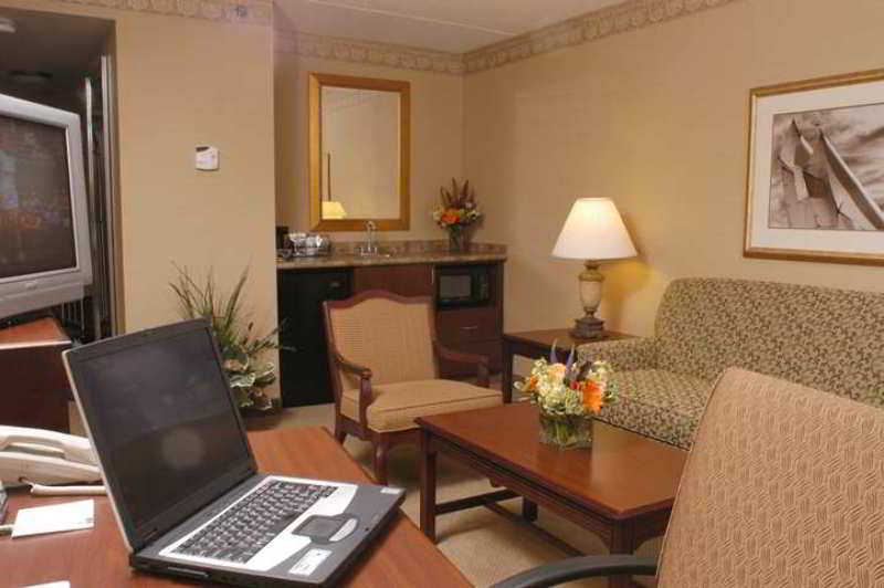 Hampton Inn Raynham-Taunton Номер фото